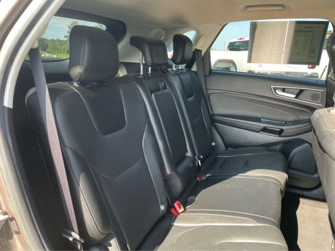 Used 2019 Ford Edge Titanium FWD image 23