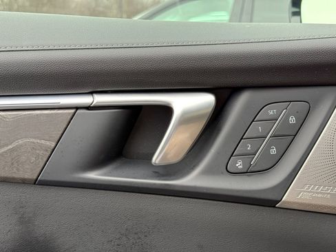 Used 2025 Buick Enclave Avenir w/ LPO, Floor Liner Package image 33