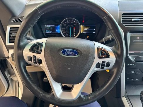 Used 2015 Ford Explorer XLT w/ Equipment Group 201B AWD/4WD image 14