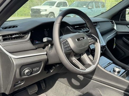 New 2026 Jeep Grand Cherokee L Laredo AWD/4WD image 3