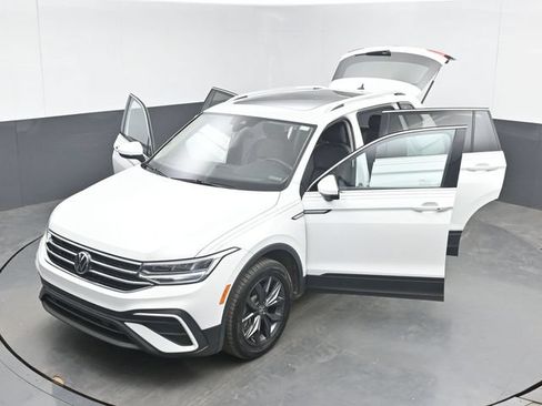 Used 2022 Volkswagen Tiguan SE AWD/4WD image 51