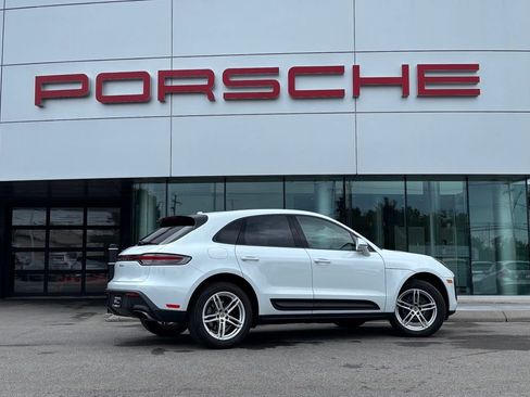 Certified 2023 Porsche Macan AWD/4WD image 17