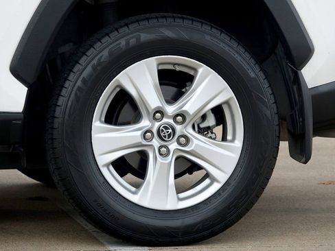 Used 2019 Toyota RAV4 XLE image 24