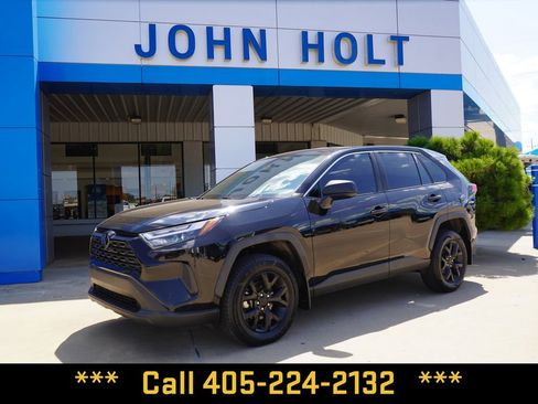 Used 2023 Toyota RAV4 LE AWD/4WD image 1
