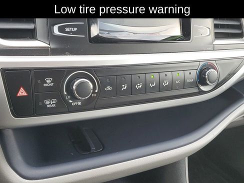 Used 2016 Toyota Highlander LE image 24