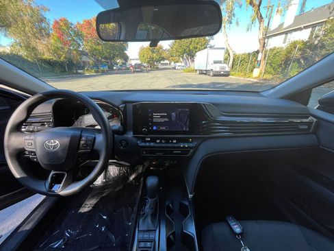 Used 2025 Toyota Camry LE image 32