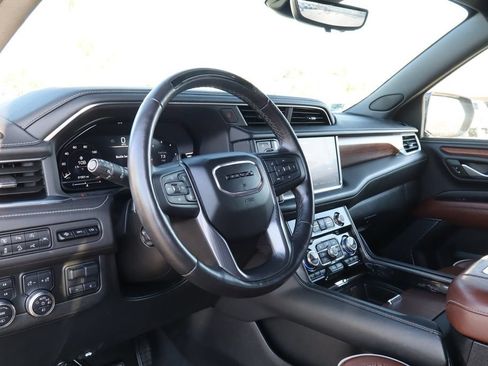 Used 2024 GMC Yukon XL Denali Ultimate AWD/4WD image 18