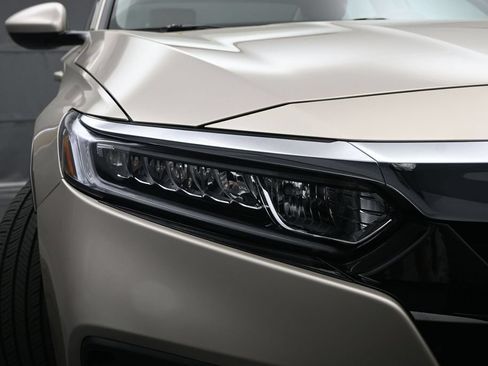 Used 2018 Honda Accord LX image 4