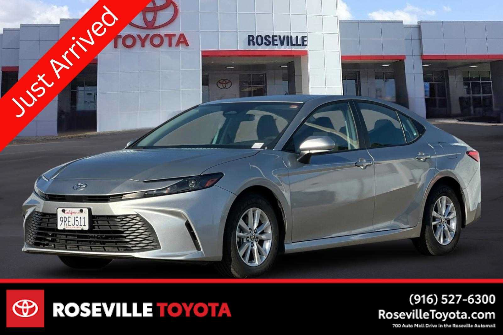 Used 2025 Toyota Camry LE FWD image 1
