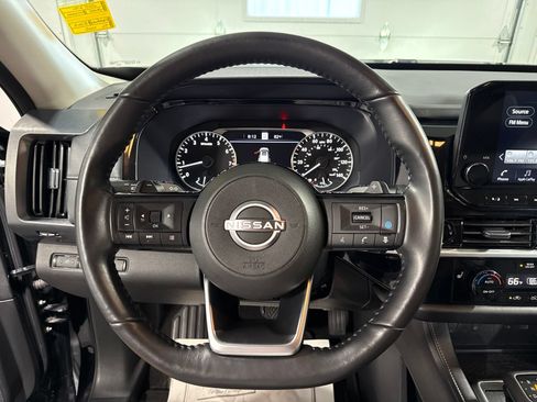 Used 2025 Nissan Pathfinder SL AWD/4WD image 37