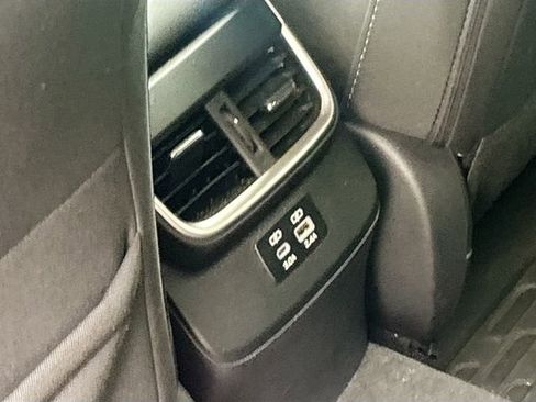 Used 2023 Subaru Outback Premium image 9