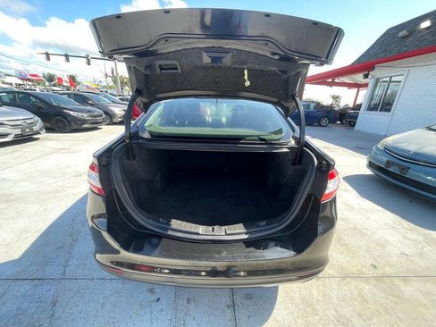 Used 2014 Ford Fusion SE FWD image 8