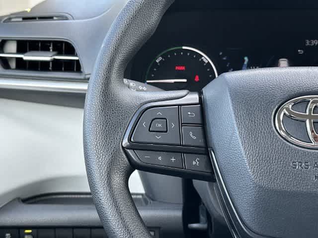 Used 2026 Toyota Sienna LE AWD/4WD image 8
