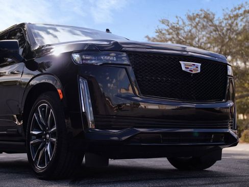 Used 2023 Cadillac Escalade Sport Platinum image 3