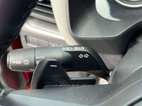 Used 2025 Nissan Rogue SV image 18