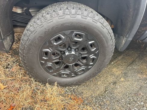 Used 2024 Chevrolet Silverado 2500 LTZ w/ LTZ Plus Package image 21