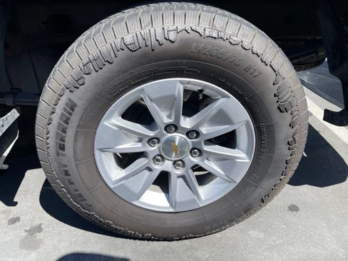 Used 2025 Chevrolet Silverado 1500 LT RWD image 3
