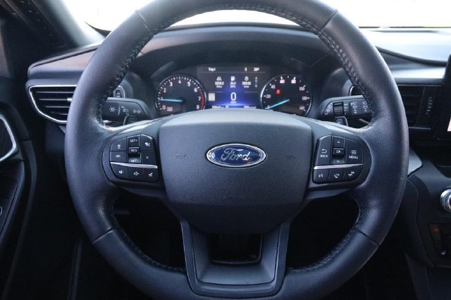 Used 2020 Ford Explorer XLT w/ Equipment Group 202A AWD/4WD image 12
