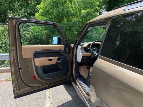 New 2025 Land Rover Defender 90 S image 9