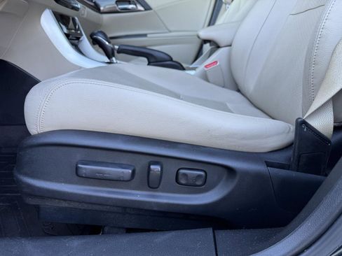 Used 2017 Honda Accord Touring image 18