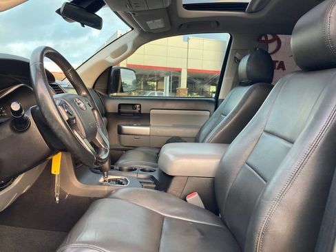 Used 2019 Toyota Sequoia SR5 AWD/4WD image 8