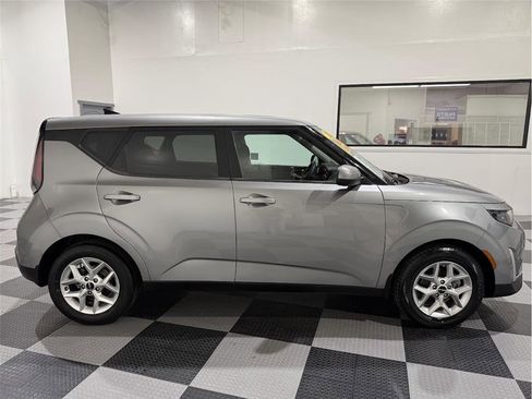 Used 2023 Kia Soul LX w/ LX Technology Package image 4
