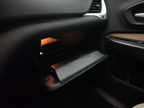 Used 2016 Jeep Cherokee Latitude w/ Cold Weather Group image 29