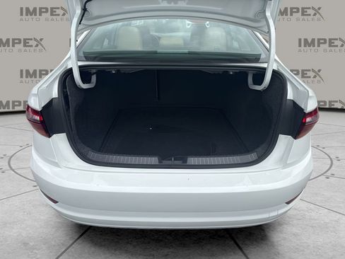 Used 2019 Volkswagen Jetta SE w/ Cold Weather Package FWD image 28