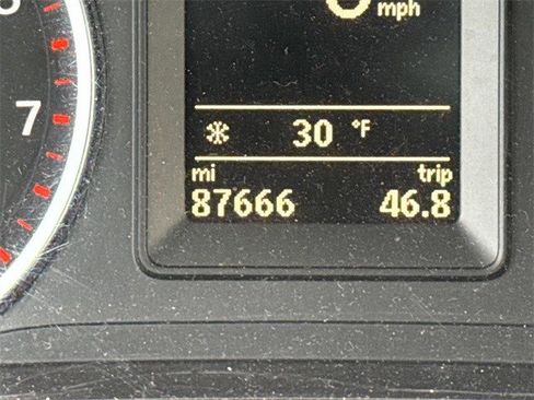 Used 2013 Volkswagen Tiguan S image 28