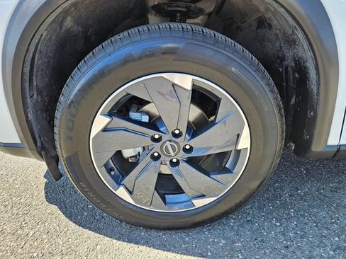 Used 2025 Nissan Rogue SV AWD/4WD image 10