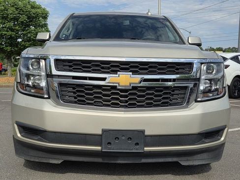 Used 2017 Chevrolet Suburban LT image 8