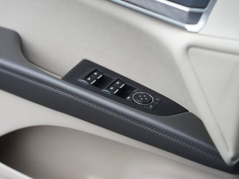 Used 2016 Lincoln MKX Reserve w/ Technology Package FWD image 30