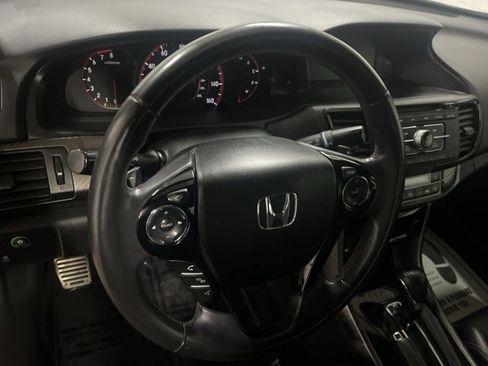 Used 2016 Honda Accord Sport image 18