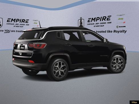 Used 2025 Jeep Compass Limited w/ Sun & Sound Group AWD/4WD image 11