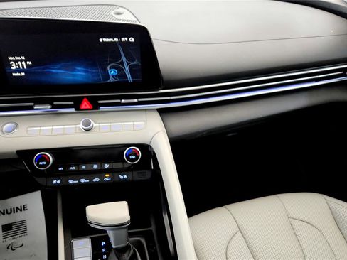 Used 2023 Hyundai Elantra Limited image 41