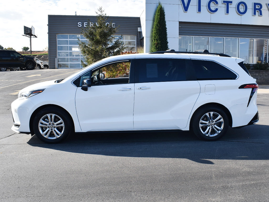 Used 2023 Toyota Sienna XSE w/ XSE Plus Package AWD/4WD image 2