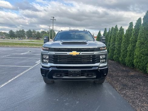 Used 2025 Chevrolet Silverado 2500 Custom w/ Custom Value Package AWD/4WD image 3