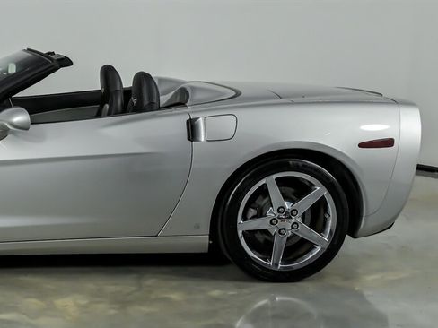 Used 2007 Chevrolet Corvette Convertible w/ Preferred Equipment Group RWD image 4