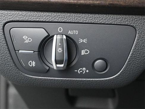 Used 2024 Audi Q5 e Premium Plus w/ Premium Plus Package image 16