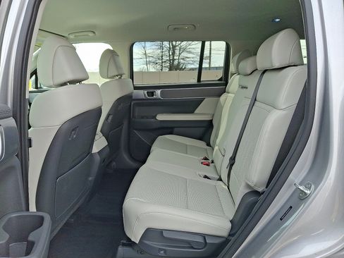 Certified 2024 Hyundai Santa Fe SEL image 11