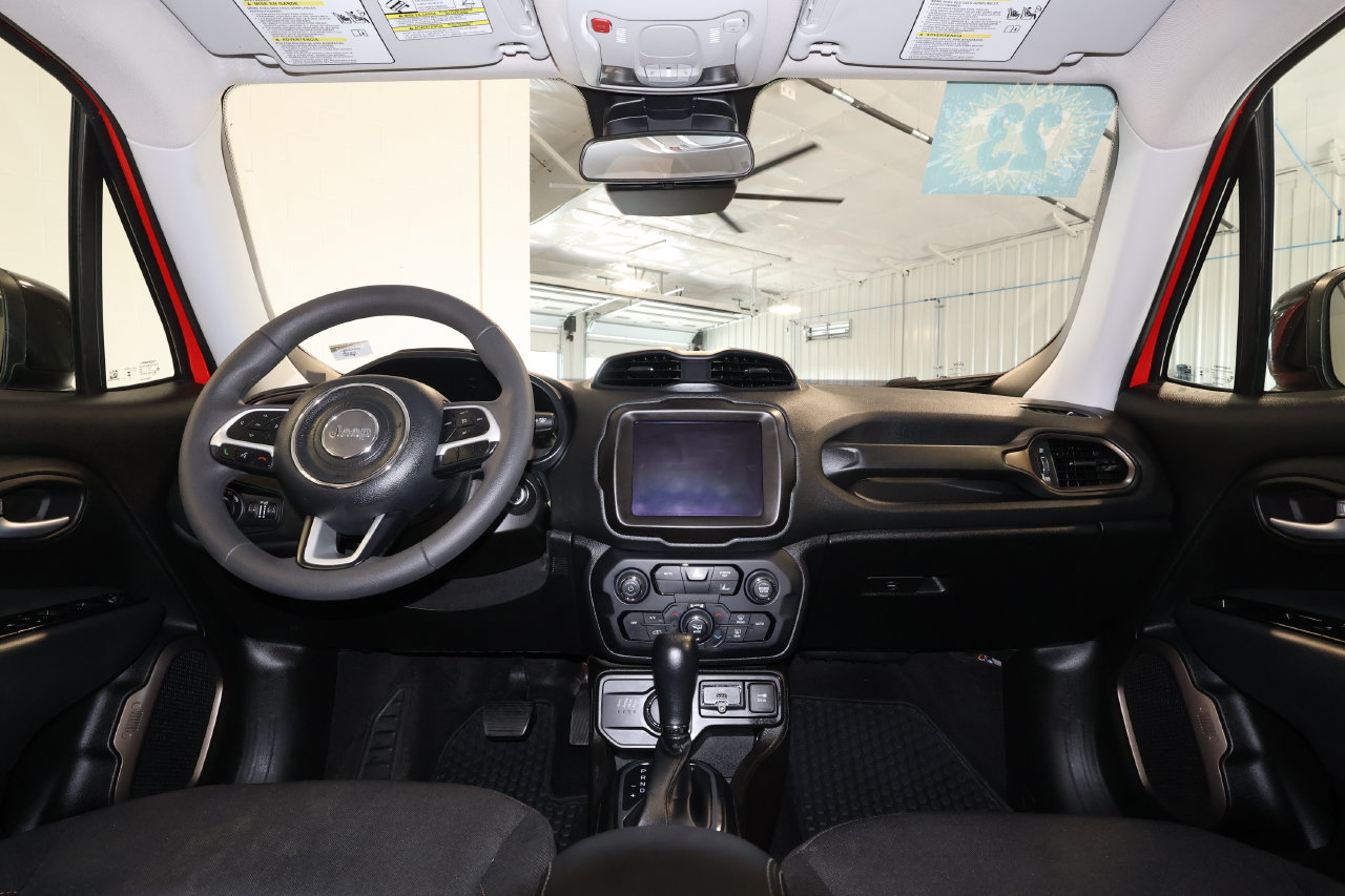 Used 2023 Jeep Renegade Latitude AWD/4WD image 29