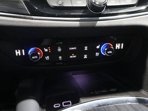 Used 2024 Buick Enclave Premium image 30