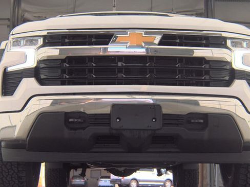 Used 2023 Chevrolet Silverado 1500 LT AWD/4WD image 10