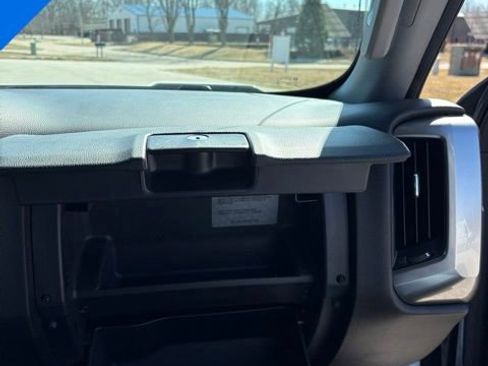 Used 2018 Chevrolet Silverado 1500 LT image 32