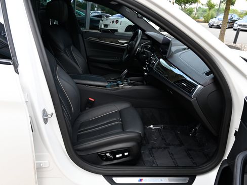 Used 2021 BMW M550i xDrive w/ Executive Package AWD/4WD image 57