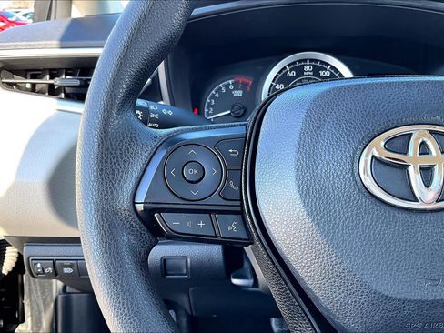 Used 2021 Toyota Corolla LE image 22