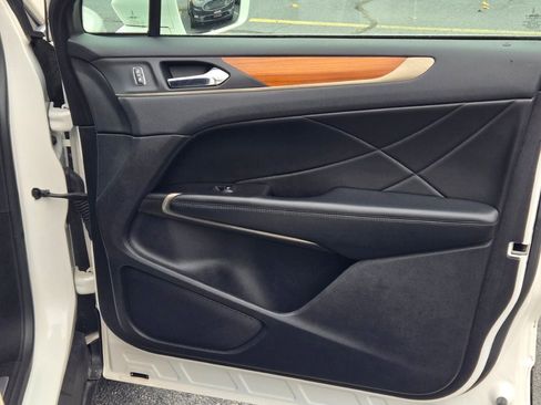 Used 2018 Lincoln MKC Reserve w/ Lincoln MKC Climate Package image 4