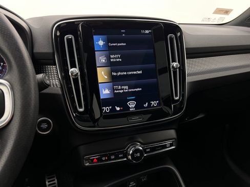 Used 2021 Volvo XC40 T5 R-Design image 3