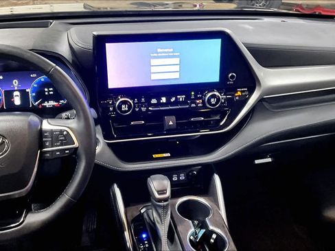 Used 2023 Toyota Highlander Platinum image 6