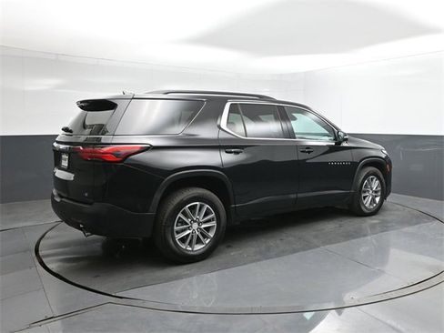 Used 2022 Chevrolet Traverse LT image 15